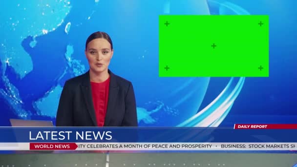 Estúdio Feminino Âncora Falando Green Screen Placeholder — Vídeo de Stock