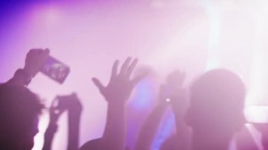 Rock Konseri 'nde Mobil Müzik Hayranları Kayıt Videosu