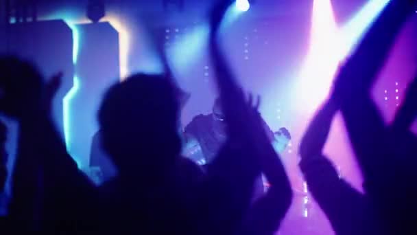 Rock Band jouant sur scène au club — Video