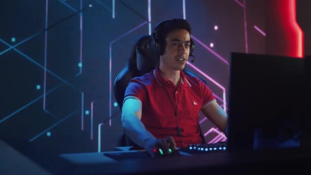 Portret Bekijk Video Game Tournament Gamer Speelt — Stockvideo