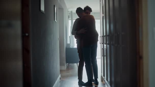 Gay pár doma — Stock video