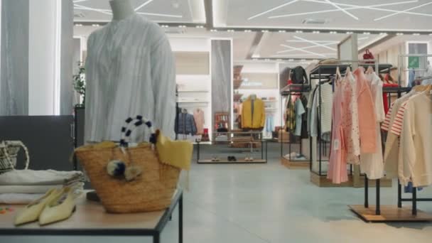 Création d'un magasin de vêtements — Video