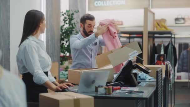 Assistants de vente de magasin de vêtements Travail — Video