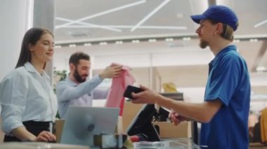 Giyim Mağazası Satış Tezgahı