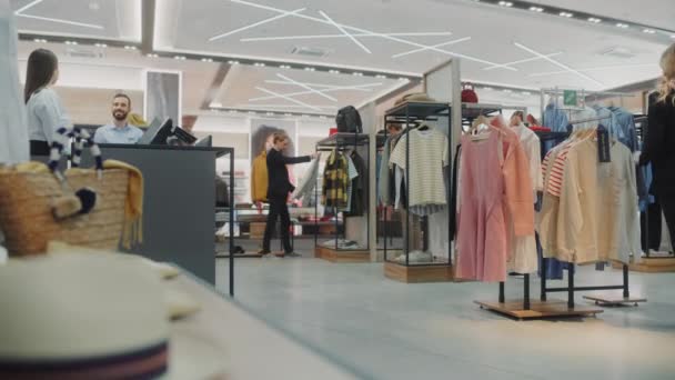 Tienda de ropa Contador de clientes — Vídeos de Stock