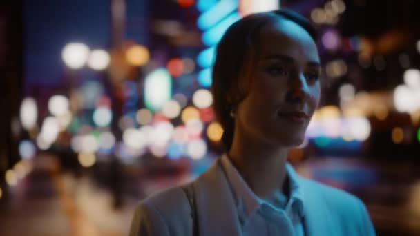 Woman Walking in Night City — Stock Video