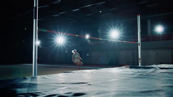 Kadın Yüksek Atlama Çubuğu — Stok video