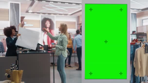 Visualizzazione schermo verde nel negozio di abbigliamento — Video Stock