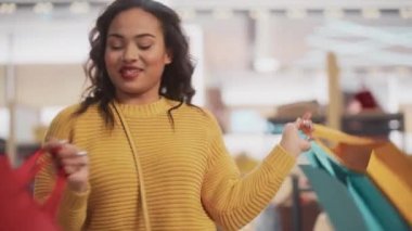 Mağazadaki Mutlu Müşterinin Portresi