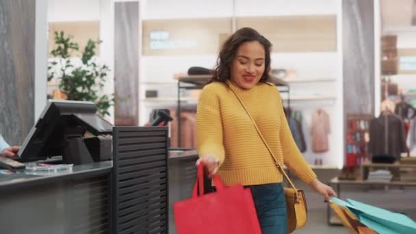 Portrait of Happy Customer di Department Store — Stok Video
