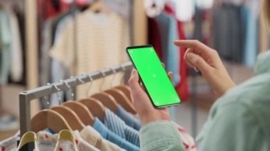 Akıllı Telefon Yeşil Ekran Giysi Mağazasını Kapat