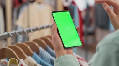 Akıllı Telefon Yeşil Ekran Giysi Mağazasını Kapat