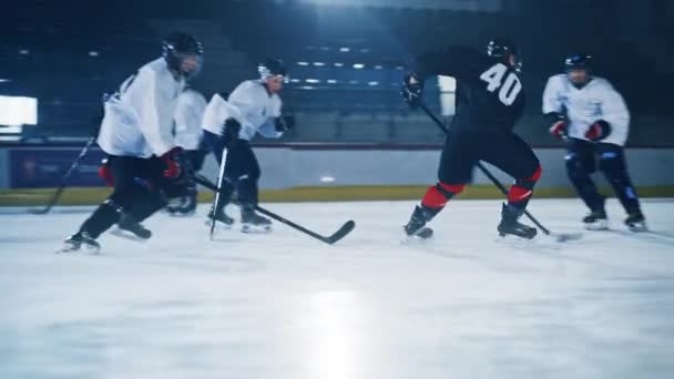 Les équipes de hockey sur glace jouent au tir un but — Video