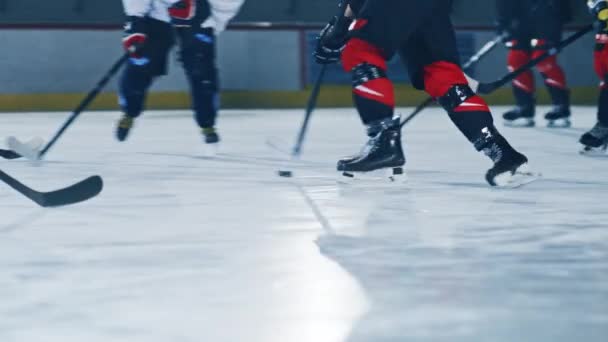 Οι ομάδες χόκεϊ επί πάγου παίζουν Shot ένα στόχο — Αρχείο Βίντεο