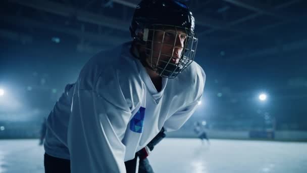 Jogador de hóquei no gelo — Vídeo de Stock