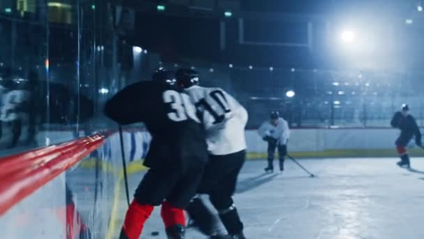 Hockey sobre hielo jugadores de embarque — Vídeos de Stock