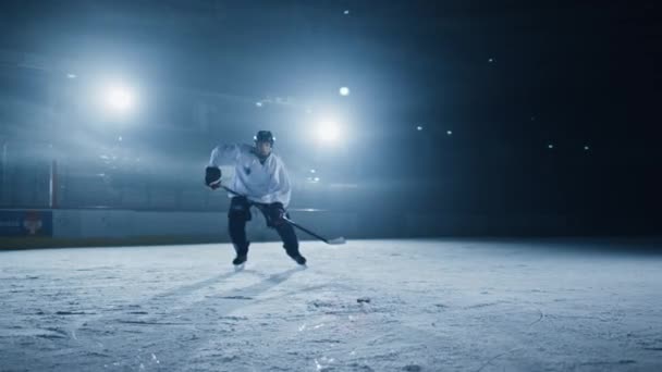 Хоккеист с 3D-шайбой — стоковое видео