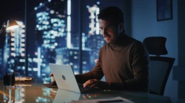 ofiste çalışma gece işadamı