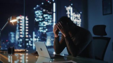 ofiste çalışma gece işadamı