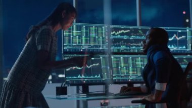 Mali Yatırımcılar Ofiste Konuşuyor