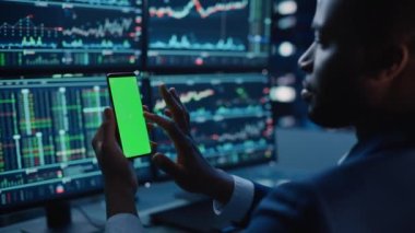 Akıllı Telefon Yeşil Ekran Kullanan Finansal Yatırımcı