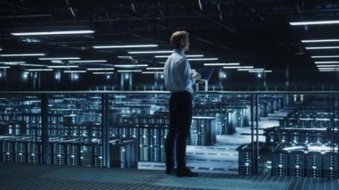 Veri Merkezi Uzmanı Dizüstü bilgisayar kullan