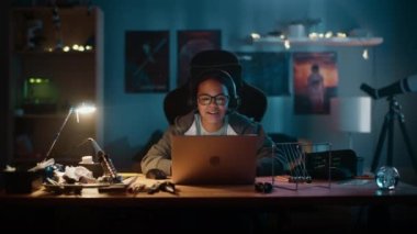 Video 'da Liseli Kız Laptop' ta Çağrı