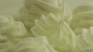 Tatlı şekerler bal ile