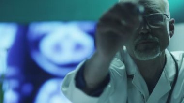 Çizim Einstein'ın kütle-enerji denklemi camına Marker ile bilim adamı olduğunu.