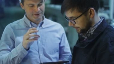 Mühendis ve fabrika işçisi tartışma var