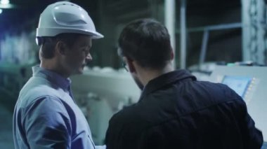 Mühendis ve fabrika işçisi konuşma hakkına sahiptir