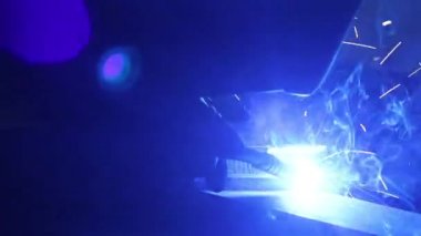 Kaynak Metal detay çalışıyor