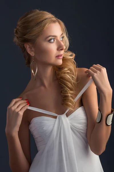 Sensuele mooie blonde vrouw — Stockfoto