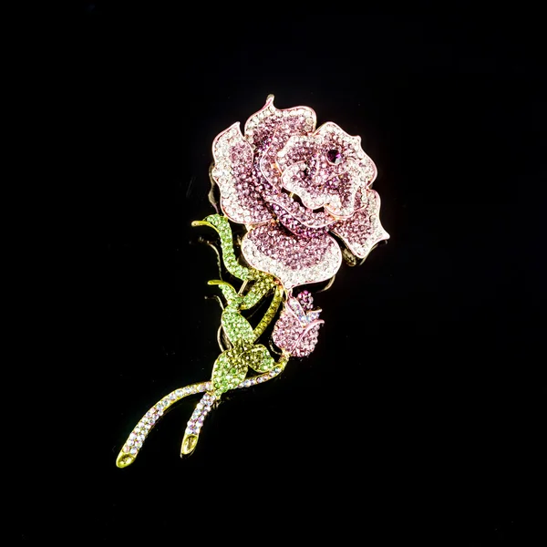 Broche precioso em forma de rosa — Fotografia de Stock