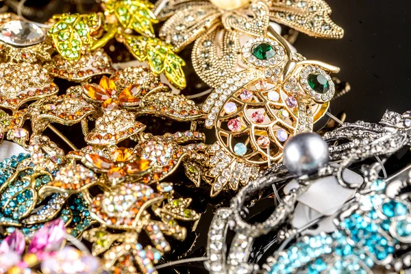 Broches de joyas preciosas —  Fotos de Stock