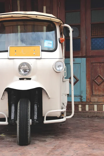 Motor-üç tekerlekli bisiklet (tuk tuk)