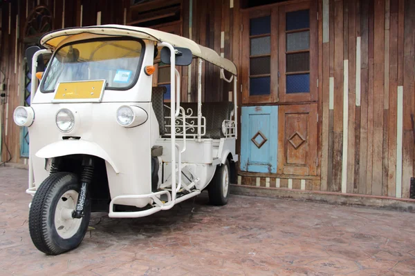 Motor-üç tekerlekli bisiklet (tuk tuk)