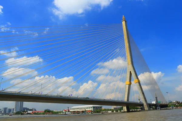 Mega askı köprü Tayland