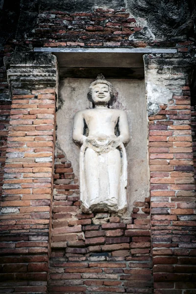 Statue Buddha on a brick wall — Stock Photo, Image