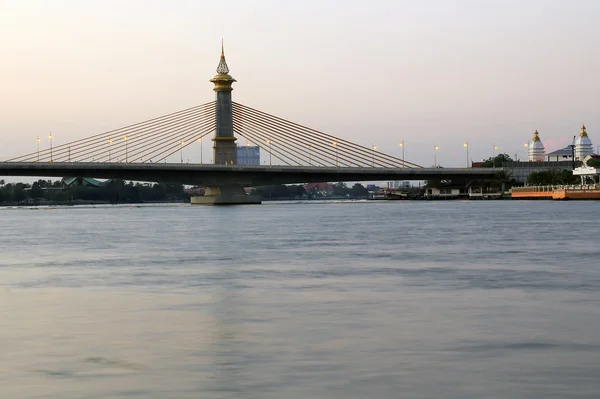 Mega askı köprü Tayland