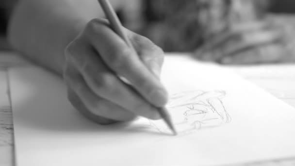 Female hand sketching something — Stock Video