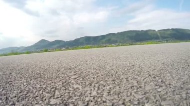 Tekerlekli paten yolda bizzat