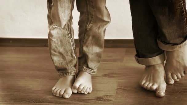 浮気のジーンズの足 — ストック動画
