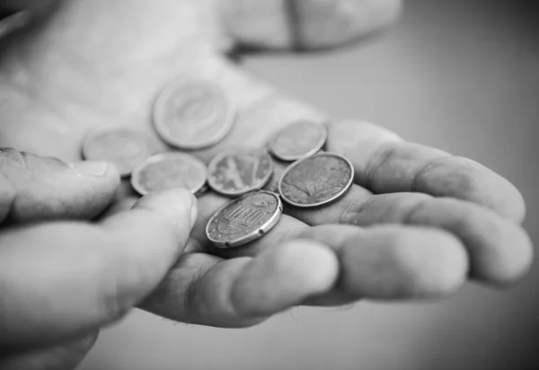 Euro cent sikke çalışkan elinde