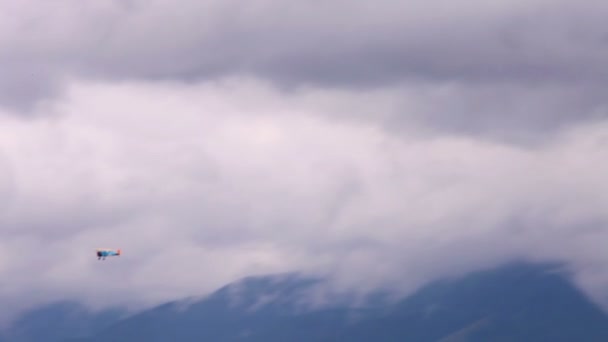 Frau während Pause von der Er — Stockvideo