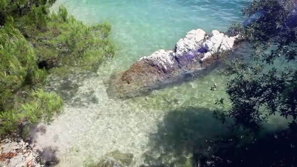 Mały przytulny bay na Chorwacja Adriatyk brzeg — Wideo stockowe
