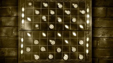 İnsanlar iskambil satranç