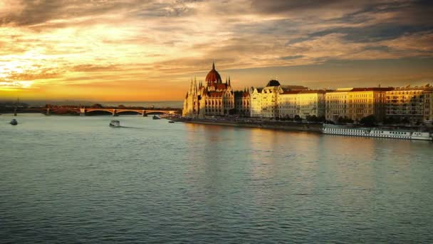 ブダペストのハンガリー議会 — ストック動画