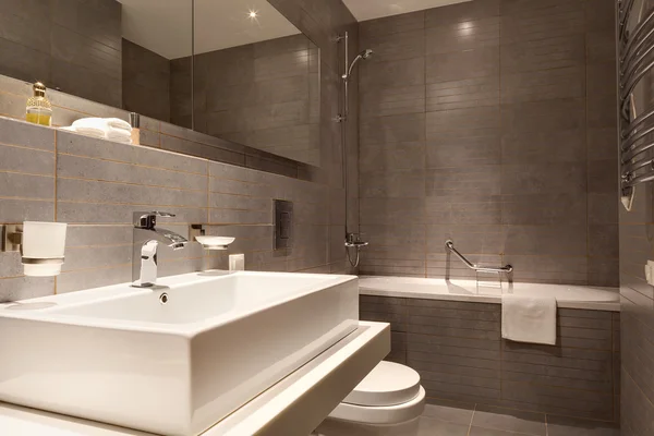 Modern banyo iç mimarisi 