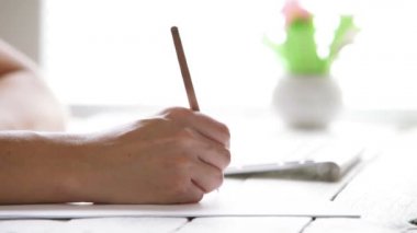 tasarımcı bir kroki çizim